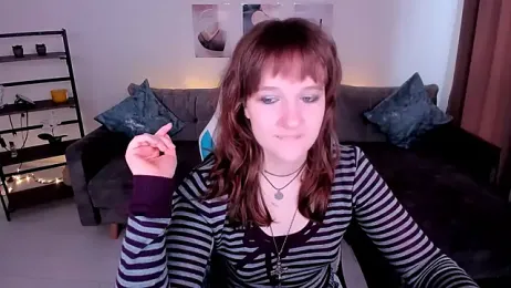 Clover_red webcam model stream image