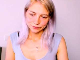 kristihoward webcam model stream image