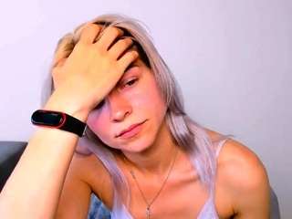 kristihoward webcam model stream image