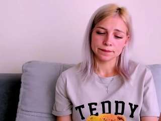 kristihoward webcam model stream image