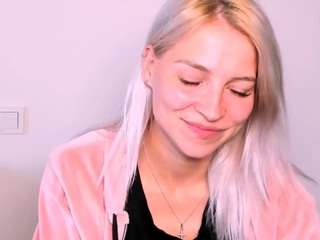 kristihoward webcam model stream image