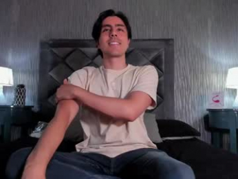 dylan_cross_ webcam model stream image
