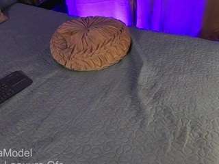 laauura webcam model stream image