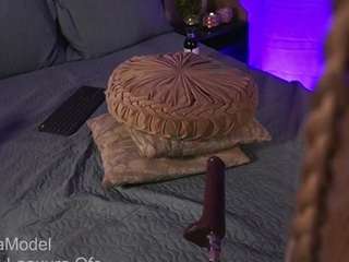 laauura webcam model stream image