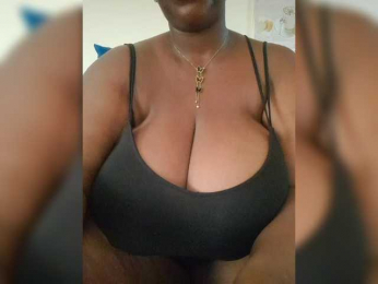 Queenbigboobs webcam bongacams model stream image