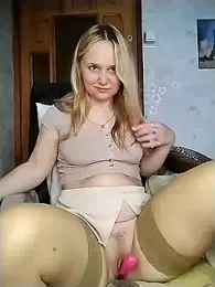 ImyoursLilu32 webcam model stream image