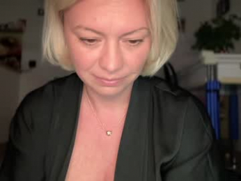 kiradivine webcam chaturbate model stream image
