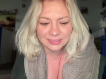 kiradivine webcam model stream image