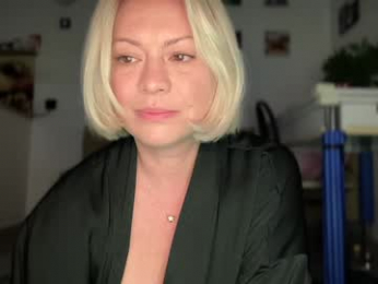 kiradivine webcam model stream image