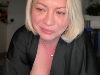 kiradivine webcam model stream image