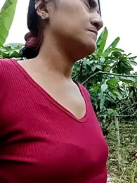 AdelaPow webcam model stream image