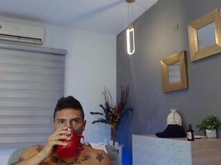 Fagu Lion webcam model stream image