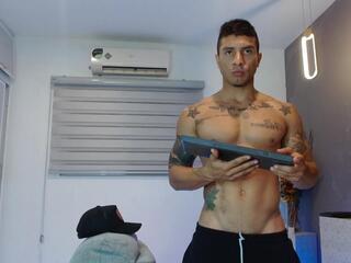 Fagu Lion webcam model stream image