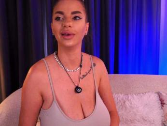 PearlPlenty webcam model stream image