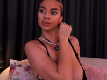 PearlPlenty webcam model stream image