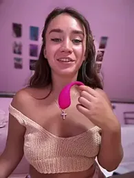 QuietNicole webcam model stream image
