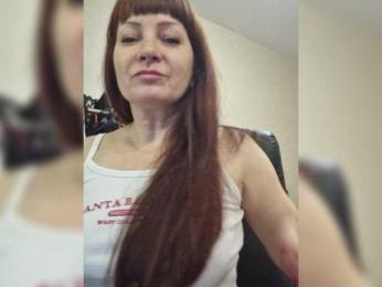 Flirt_Red webcam model stream image