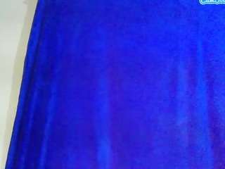 busty-bee webcam model stream image