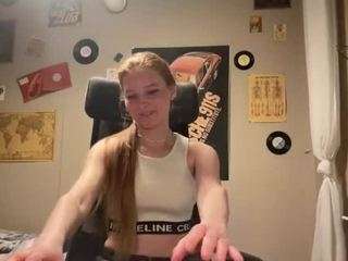 kyleeleash webcam model stream image