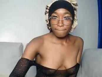 pinkaura_ webcam model stream image