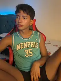 Leonarrrd_01 webcam model stream image