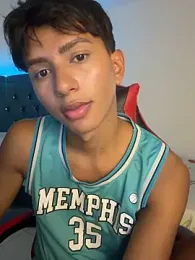 Leonarrrd_01 webcam model stream image