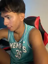 Leonarrrd_01 webcam model stream image