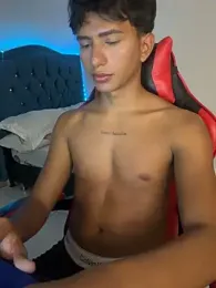 Leonarrrd_01 webcam model stream image