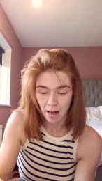 Housewife_Kirst webcam model stream image