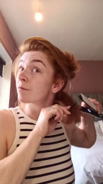 Housewife_Kirst webcam model stream image