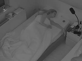 voyeurcam-julmodels-bed-7 webcam model stream image