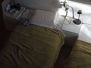 voyeurcam-julmodels-bed-7 webcam model stream image