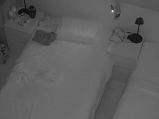 voyeurcam-julmodels-bed-7 webcam model stream image