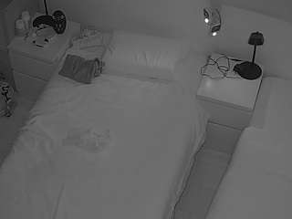 voyeurcam-julmodels-bed-7 webcam model stream image