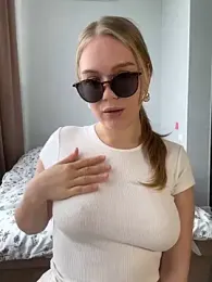 Little_Forest_ELF webcam model stream image