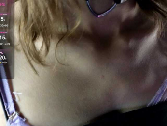DebiHenks webcam model stream image