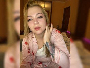 Lumarose webcam model stream image