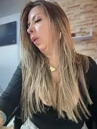_Abril-Office1 webcam stripchat model stream image
