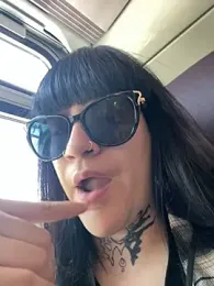 callmelouve webcam model stream image