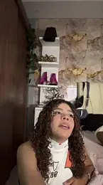 hannachris- webcam model stream image