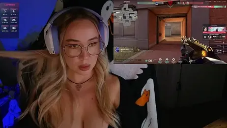 Emili1- webcam model stream image