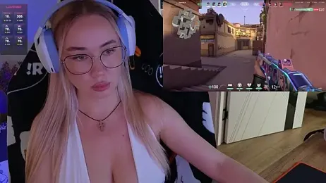 Emili1- webcam stripchat model stream image