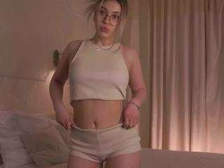 keeleyhassell webcam model stream image