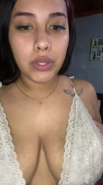 Queen1992 webcam model stream image