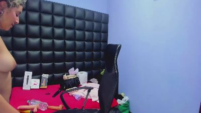 tiny_love_ webcam model stream image