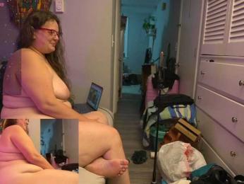 AdoraMeUtDominum webcam model stream image