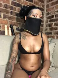 TyraLee webcam model stream image