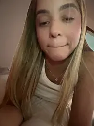 missbella_ webcam model stream image