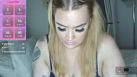 CurvyGirlMyla webcam model stream image