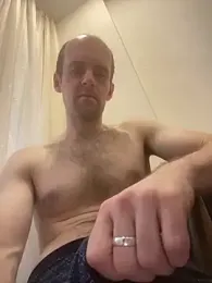 LynnAhNight webcam model stream image